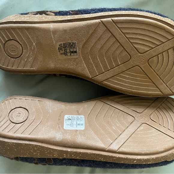 Taos Footwear Blue and Brown Floral Slippers - Picture 3 of 4